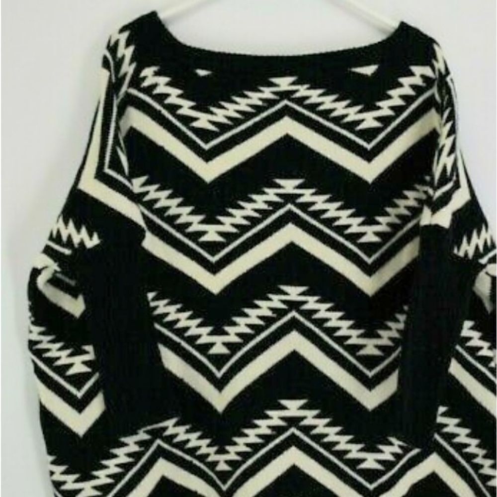 Audrey Ann Aztec Print Sweater Top Size S/M - Picture 2 of 4